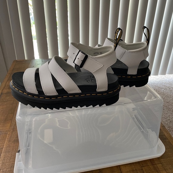 Doc Martens BLAIRE HYDRO LEATHER STRAP SANDALS NEW WITHOUT TAGS - Picture 1 of 5